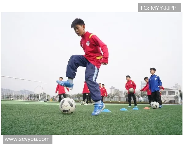 探索足球倒圈的魅力与技巧提升球员综合素质的全新训练方法 探索足球倒圈的魅力与技巧提升球员综合素质的全新训练方法