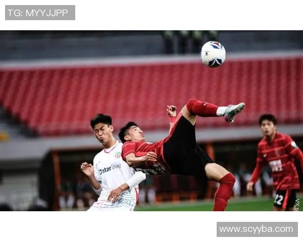 足球误判引发争议球迷呼吁改革提升裁判判罚水平与公正性 足球误判引发争议球迷呼吁改革提升裁判判罚水平与公正性